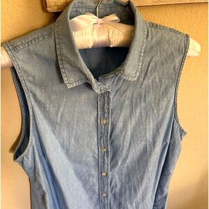 J Crew women sleeveless light denim blouse size M